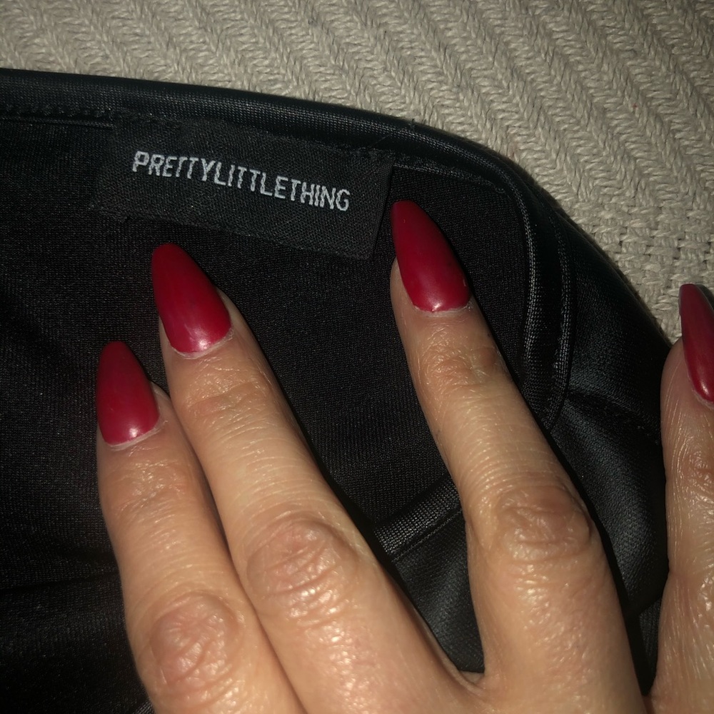 Pretty Little Thing - Picture 3 of 6